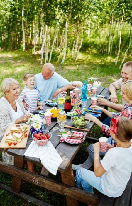 famiglia cena insieme